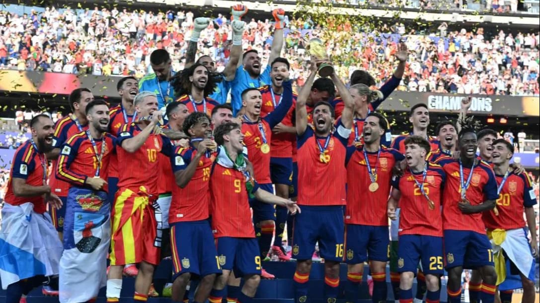 الخمسة الذين غضبوا من فوز إسبانيا بكأس العالم