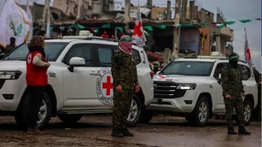 إعلام عبري: إسرائيل تدرس تفاصيل رد حماس بشأن وقف النار في غزة