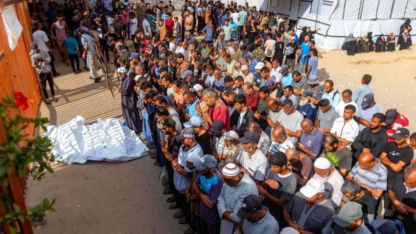 مقتل 20 فلسطينياً بينهم 5 من منتظري المساعدات بقصف إسرائيلي على غزة