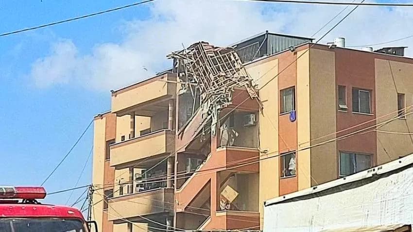 جريمة إسرائيلية أخرى مروعة.. مقتل 4 صحفيين بقصف على مجمع ناصر الطبي في غزة