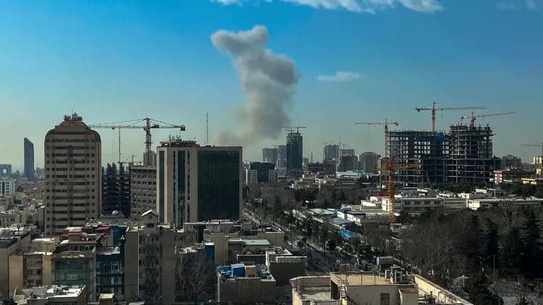 إسرائيل وأمريكا تهاجمان إيران وإعلان حالة طوارئ خاصة في تل أبيب