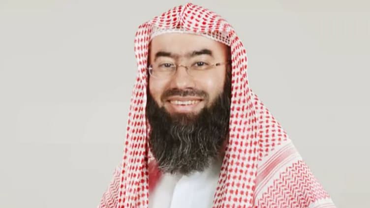 الكويت تقرر سحب الجنسية من 2182 شخصا بينهم الداعية نبيل العوضي