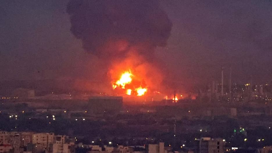 الكويت تعلن القوة القاهرة على شحنات النفط بسبب تعطل حركة الملاحة في مضيق هرمز