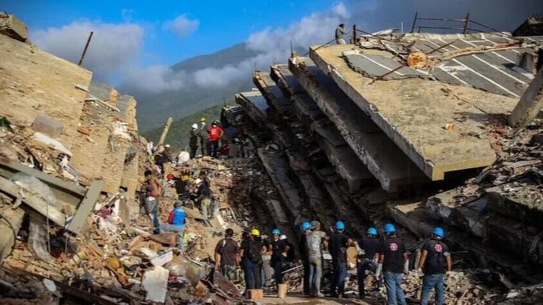 زلزال بقوة 6.2 يضرب إندونيسيا.. ارتفاع حصيلة ضحايا فنزويلا إلى 2595 قتيلا