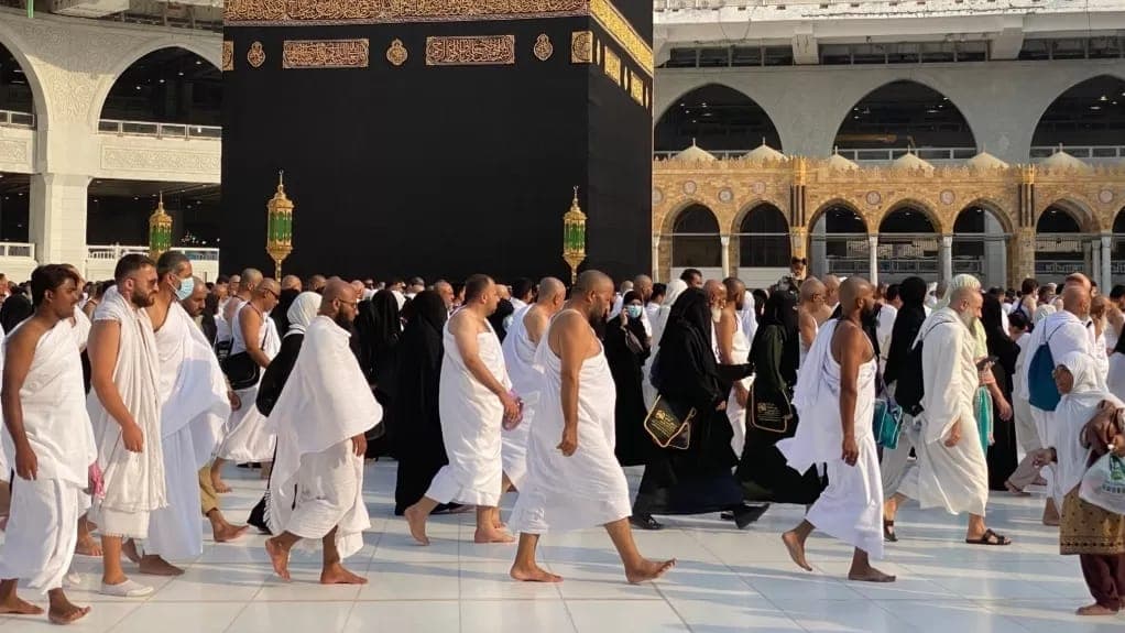 السعودية تطلق تأشيرة عمرة متعددة الدخول بصلاحية عام وإقامة تصل إلى 90 يوماً