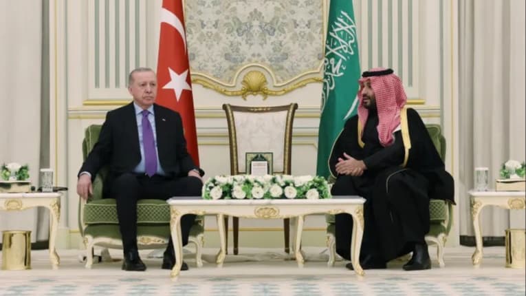 مصادر: توقيع اتفاقية دفاع مشترك بين السعودية وتركيا وباكستان اليوم