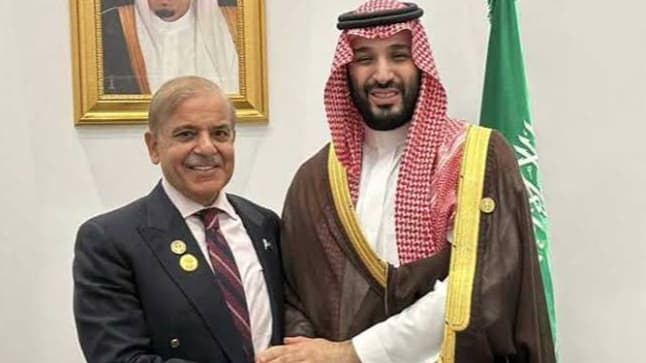 محمد بن سلمان يتلقى اتصالًا من شهباز شريف.. إدانة لهجمات الحوثيين وتأكيد دعم السعودية