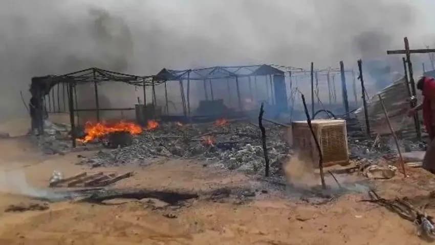 مأرب.. احتراق 51 مأوى للاجئين الأفارقة في أحد مخيمات النازحين