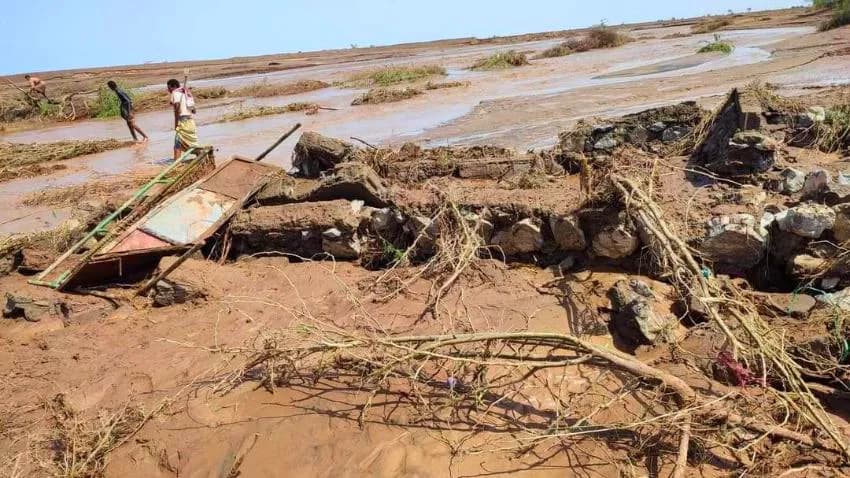 أضرار السيول.. ارتفاع عدد الوفيات في الحديدة وتعز إلى 45 شخصا