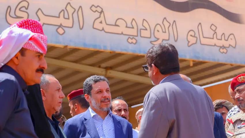 رئيس الحكومة يوجه بمنع فرض أي رسوم غير قانونية في منفذ الوديعة ووضع حلول لتكدس المسافرين