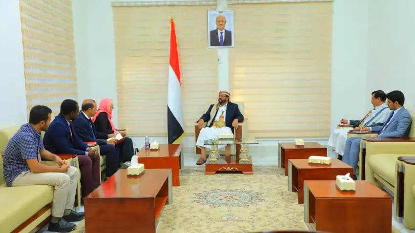 العرادة يدعو الصليب الأحمر لإنجاز صفقة تبادل لجميع الأسرى والمختطفين
