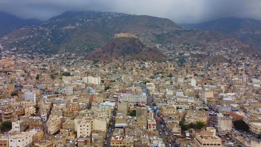تعز.. الأمن يعلن ضبط مؤجر متهم بإحراق منزل المستأجر