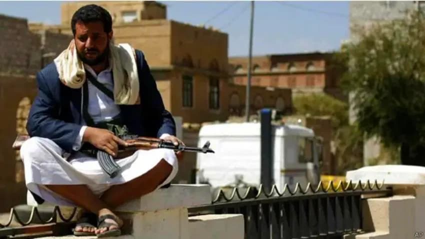 إب.. مليشيا الحوثي تختطف عشرات الطلاب وتودعهم أحد سجونها