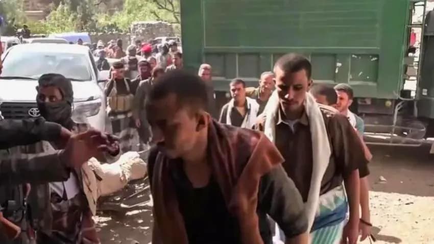 مليشيا الحوثي تعلن الإفراج عن عشرات المختطفين من سجونها