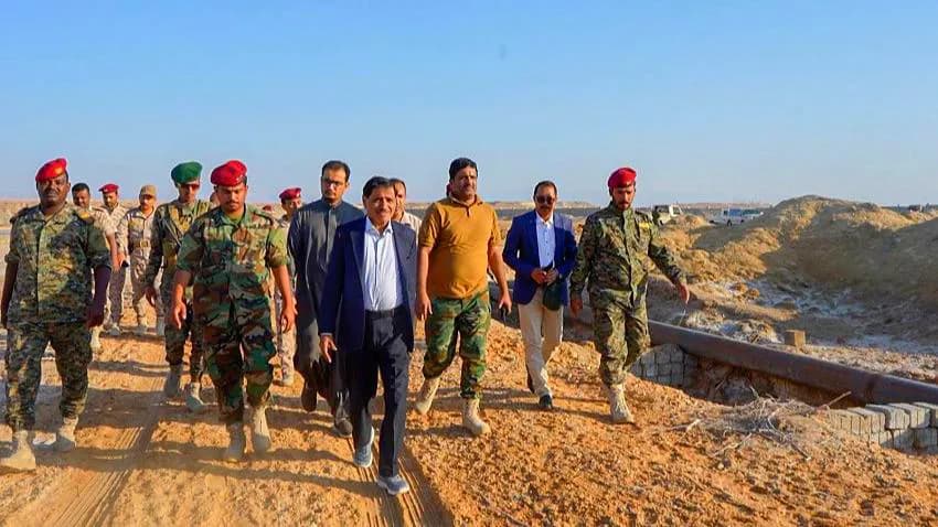 البحسني يكشف عن وجود عمليات نهب لمخزون النفط الخام في ميناء الضبة