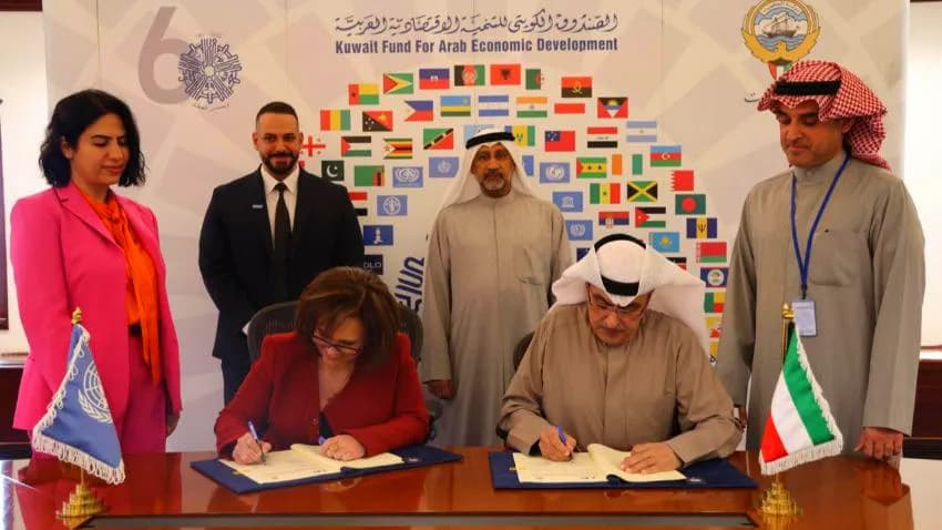 الكويت توقع منحة بقيمة 1. 2 مليون دولار لدعم النازحين في اليمن