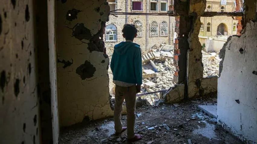 الأمم المتحدة: اليمنيون عالقون في دوّامة عنف مرعبة والتمويل الإنساني يشهد تراجعاً خطيراً
