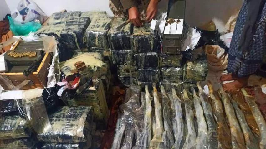 صحيفة تكشف عن تحركات  عسكرية لمراقبة المنافذ البحرية والبرية وإغلاق طرق تهريب الأسلحة للحوثيين