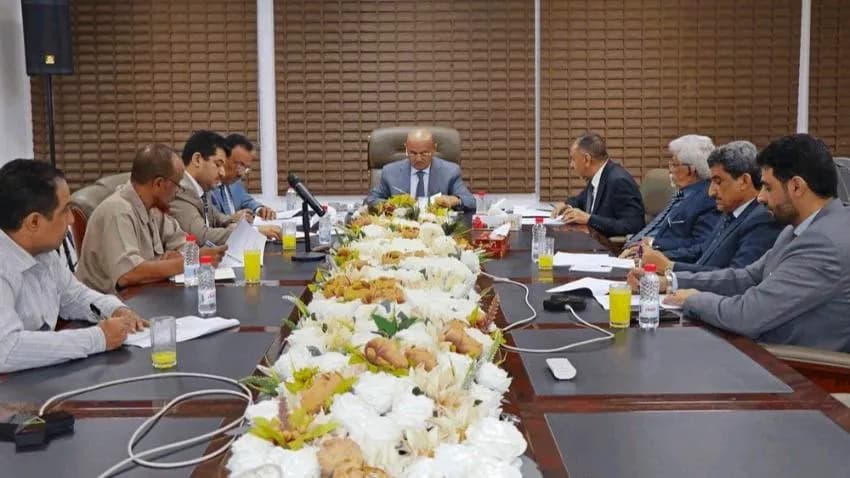 لجنة تمويل وتنظيم الاستيراد تدشّن أولى اجتماعاتها في عدن برئاسة محافظ البنك المركزي