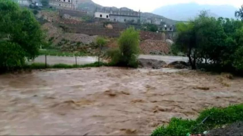 الضالع.. صاعقة رعدية تودي بحياة شخص وإصابة آخر بحروق خطيرة