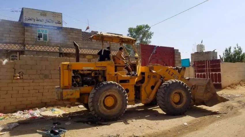 الحوثيون ينهبون أراضي المواطنين بذريعة توسعة "ساحة الرسول الأعظم"