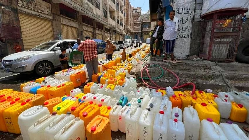 الحكومة تقول إن أزمة مياه تعز أولوية قصوى وتطالب بدعم عاجل