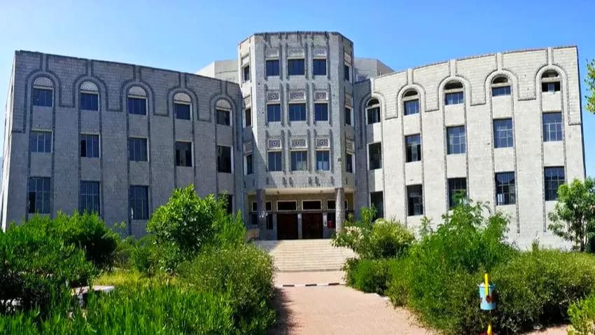 محكمة تلغي حكما يلزم جامعة تعز بدفع 16 مليون دولار لشركة مقاولات