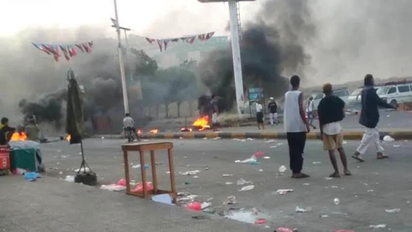 احتجاجات غاضبة في المكلا وحلف قبائل حضرموت يحمل السلطة مسؤولية أزمة الكهرباء
