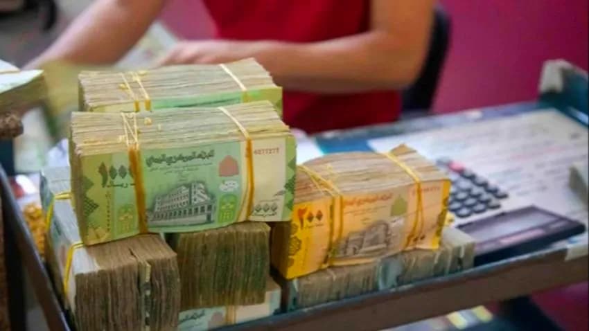 الريال اليمني يواصل التحسّن.. الدولار يتراجع إلى 2625 ريالًا بفعل إجراءات البنك المركزي