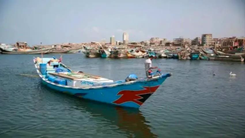 الحوثيون يعلنون عودة 6 صيادين إلى الصليف بعد أربعة أشهر من الاختطاف