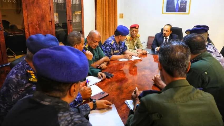 حضرموت والمهرة.. الأوضاع الأمنية محور النقاش في اجتماعين منفصلين