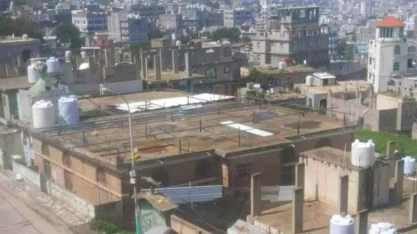 قيادات حوثية تؤجر سطح مسجد في إب وسط استياء شعبي واسع