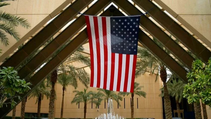 واشنطن تحدد سفارتها في الرياض كموقع وحيد لمعالجة تأشيرات اليمنيين