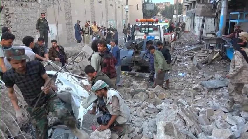 ارتفاع حصيلة ضحايا الغارات الإسرائيلية على صنعاء والجوف إلى 46 قتيلاً و165 جريحاً