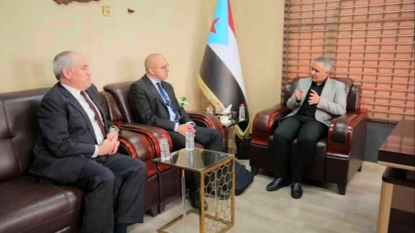 وفد صحفي إسرائيلي يزور عدن ويلتقي قيادات في المجلس الانتقالي وقادة عسكريين