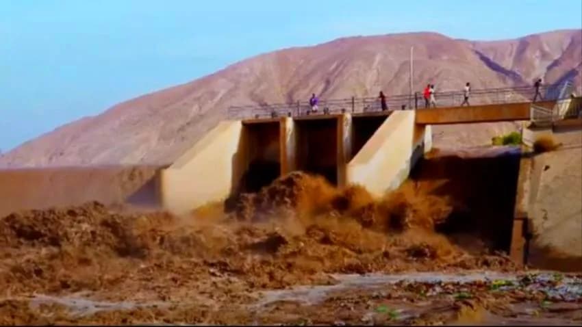 أبين.. تضرر مساكن النازحين جراء الأمطار في خنفر وموجة غبار في أحور