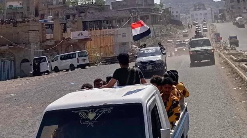 بيان مشترك لقيادة المحور وشرطة تعز: نواصل تعقب المطلوبين ودماء المشهري لن تمر دون عقاب