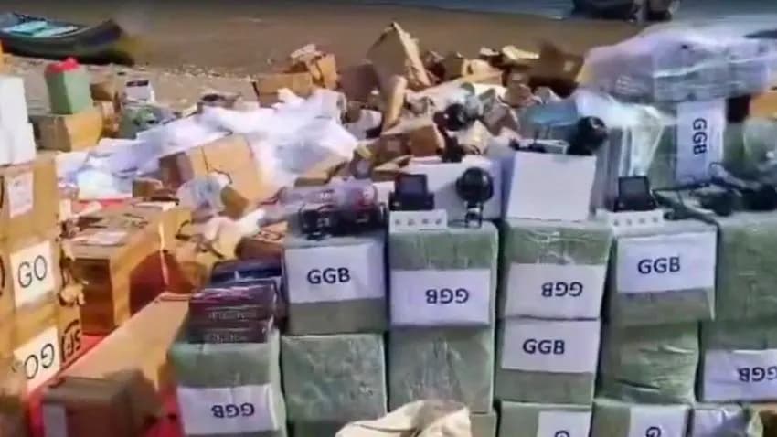 ضبط قارب تهريب حوثي محمّل بمعدات طيران مسيّر وأجهزة تجسس قبالة سواحل لحج