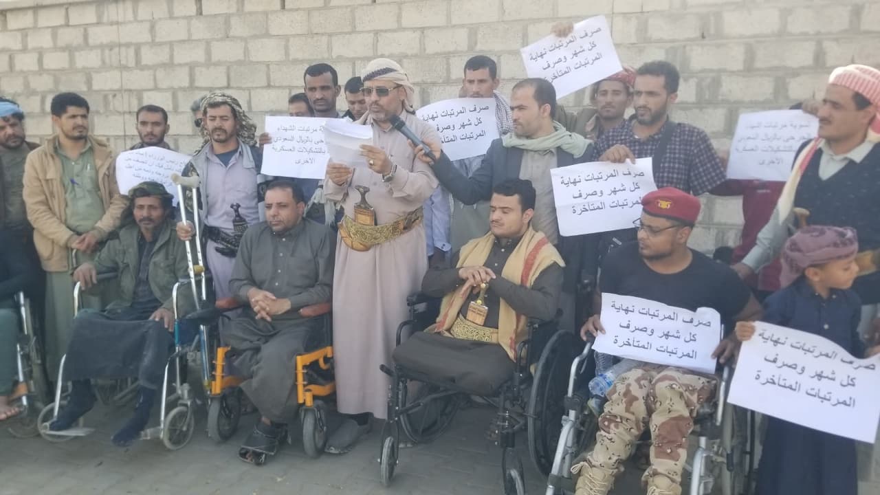 جرحى الجيش بمأرب يبدأون اعتصاما للمطالبة بصرف مرتباتهم واستكمال علاجهم