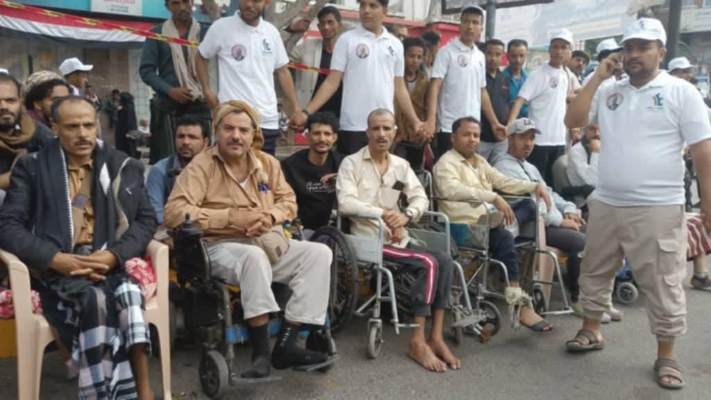 وقفة احتجاجية لجرحى تعز للمطالبة بصرف المستحقات وإنهاء التهميش