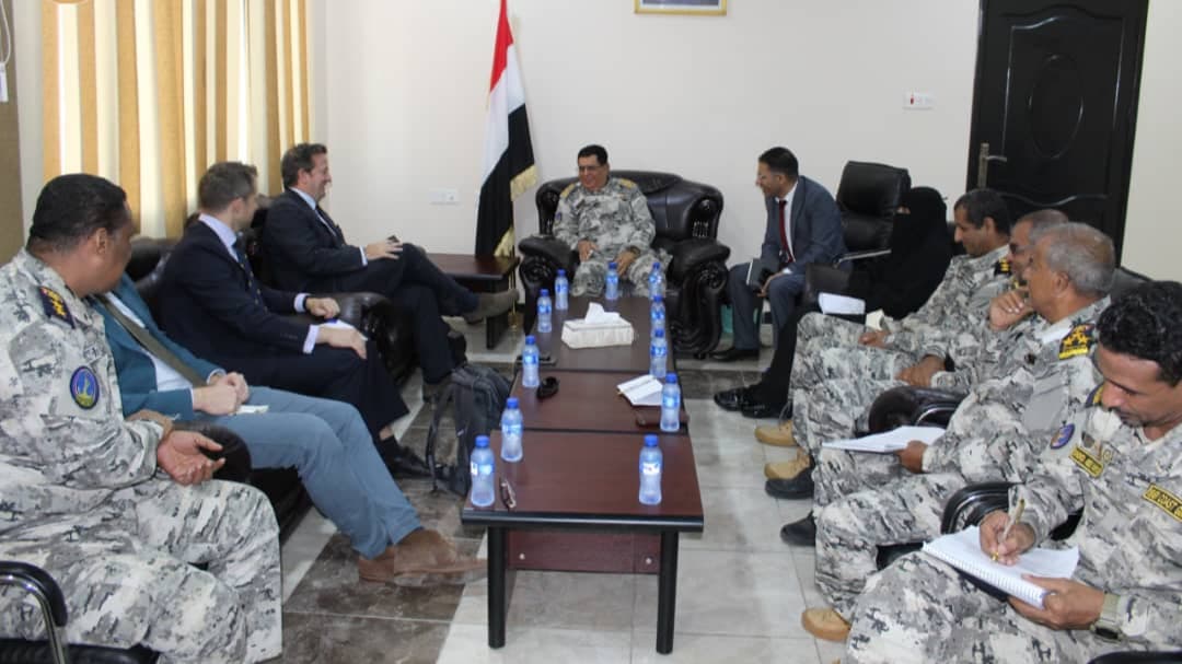لقاء يمني بريطاني يبحث التعاون في الأمن البحري وحماية الممرات الدولية
