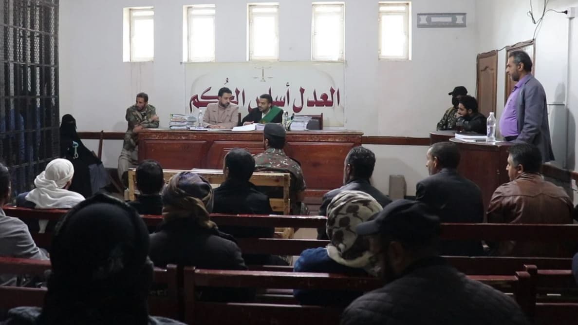صنعاء.. نيابة تابعة لمليشيا الحوثي تطالب بإعدام 21 شخصا بتهم التجسس