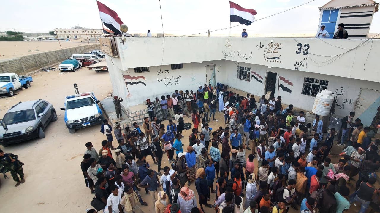 المهرة.. ضبط 34 مهاجرا غير شرعي في حملة أمنية مفاجئة