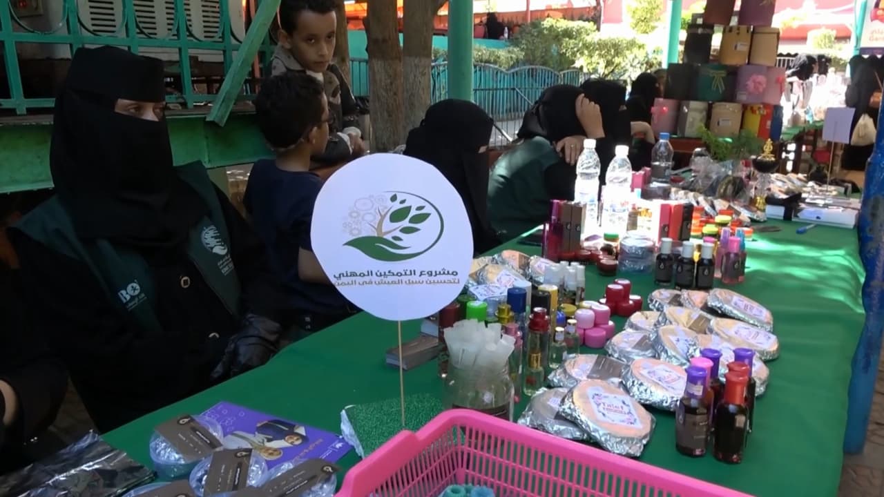 تعز.. بازاران تسويقيان لعرض منتجات مستفيدات مشروع التمكين المهني للنساء