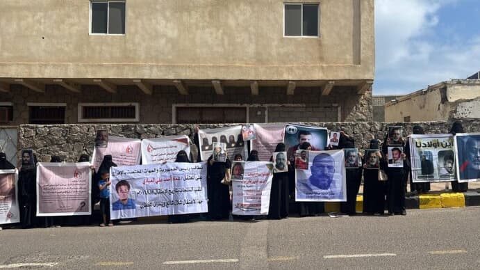 أمهات المختطفين يطالبن بجعل ملف المخفيين قسرًا أولوية وطنية بحلول جادة وعاجلة