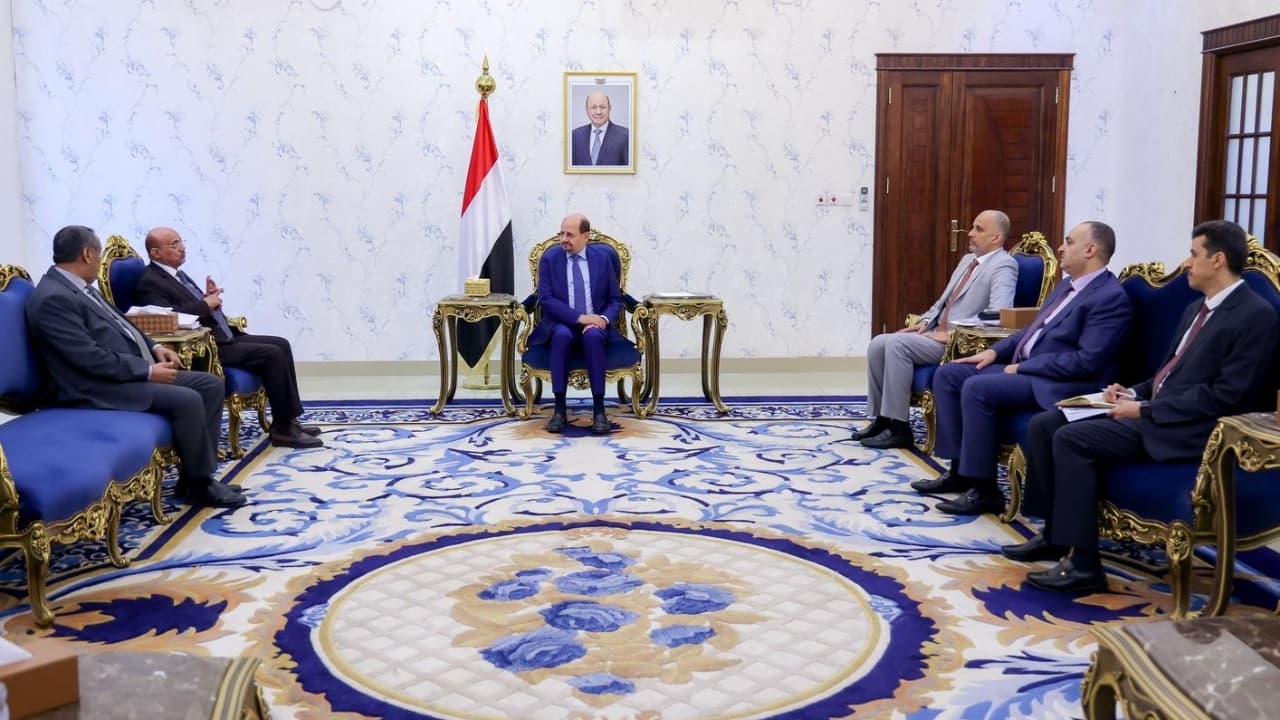 توجيهات حكومية بصرف رواتب الموظفين بشكل عاجل