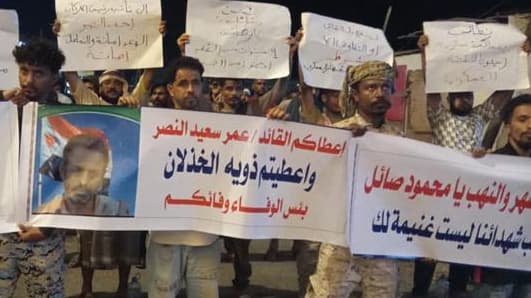 مسيرة عسكرية تطالب بإحالة قيادة اللواء الثالث حزم للقضاء العسكري بتهمة النهب والاحتيال