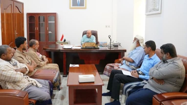 الخنبشي يناقش ملف ضحايا السجون ويدعو لمعالجة أوضاعهم بحضرموت