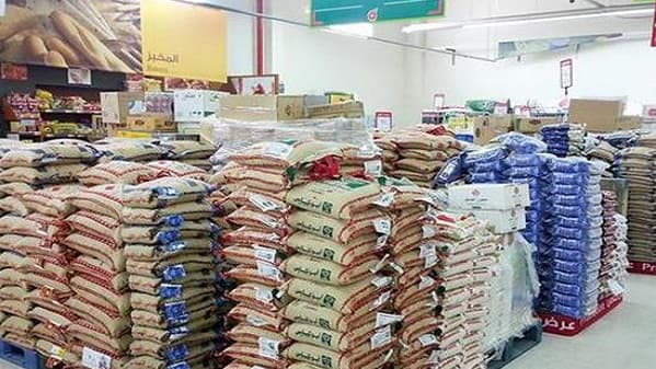 ضبط مواد غذائية مغشوشة ومنتهية الصلاحية في المنصورة بعدن