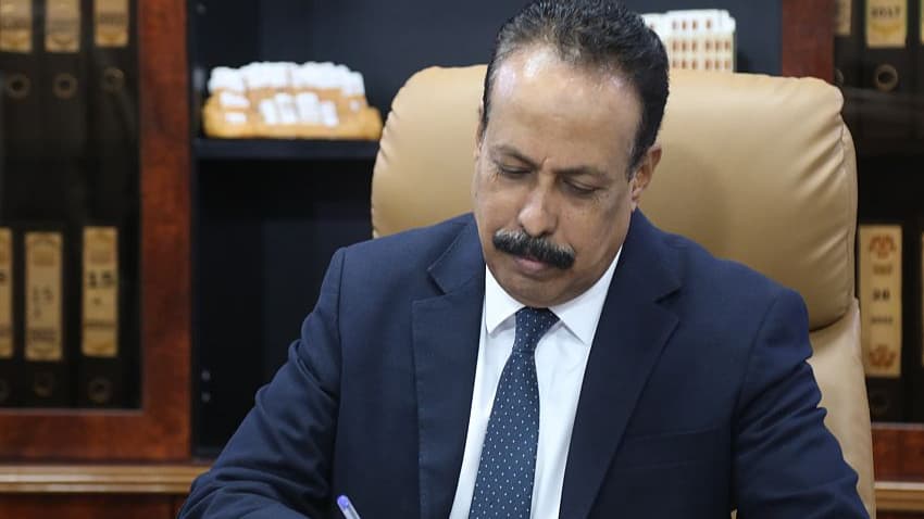 توجيهات حكومية برفع الجاهزية لمواجهة الأمطار وحماية الطرق في المحافظات المحررة